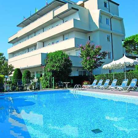 Hotel Old River Lignano Sabbiadoro Bagian luar foto