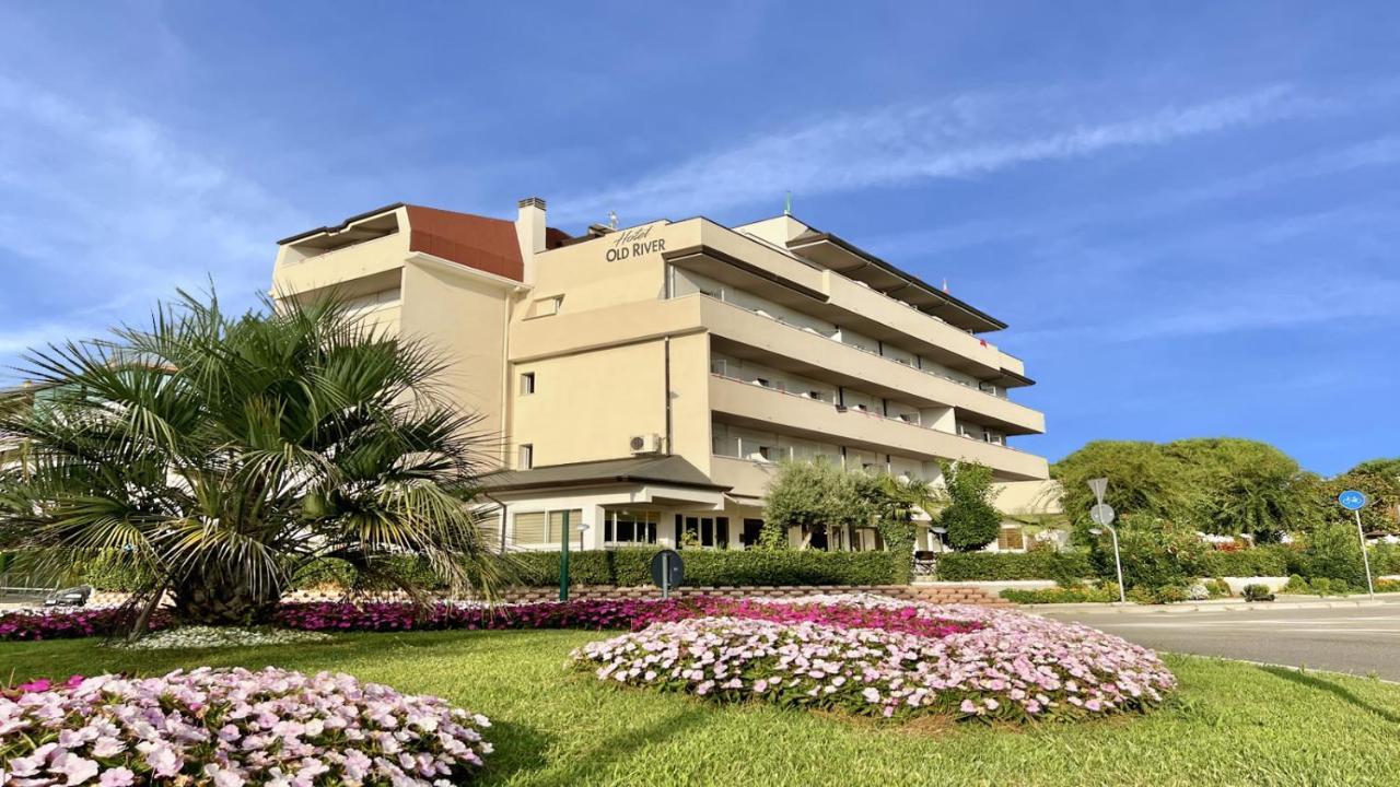 Hotel Old River Lignano Sabbiadoro Bagian luar foto