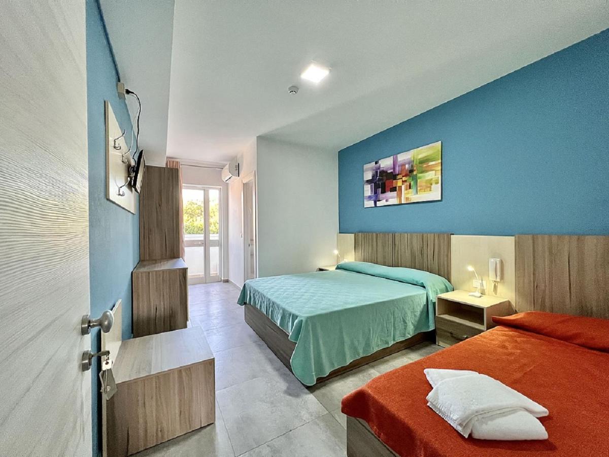Hotel Old River Lignano Sabbiadoro Bagian luar foto