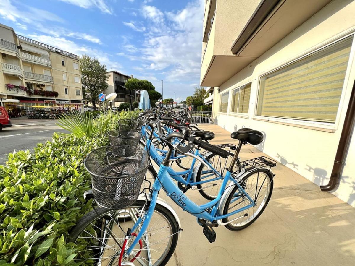 Hotel Old River Lignano Sabbiadoro Bagian luar foto